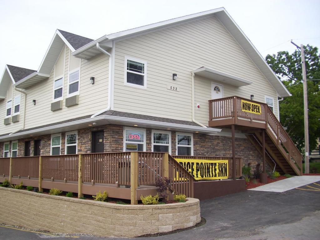 Price Pointe Inn Waukesha Dış mekan fotoğraf