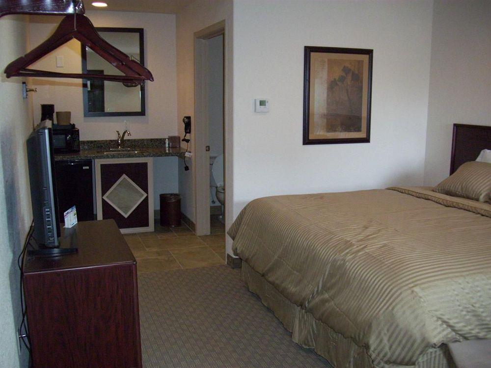 Price Pointe Inn Waukesha Dış mekan fotoğraf