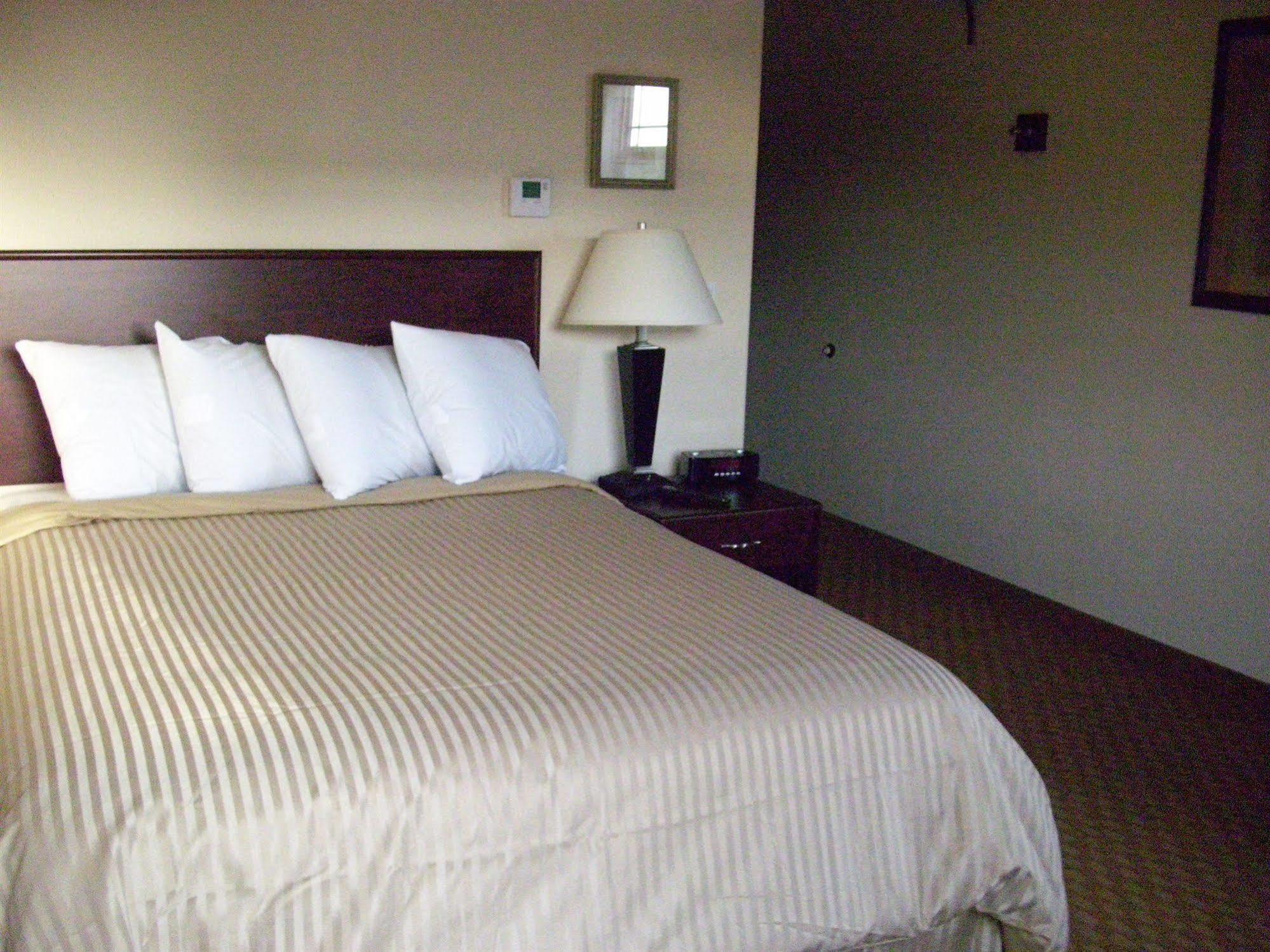Price Pointe Inn Waukesha Dış mekan fotoğraf