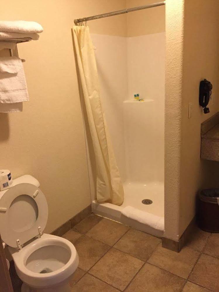 Price Pointe Inn Waukesha Dış mekan fotoğraf